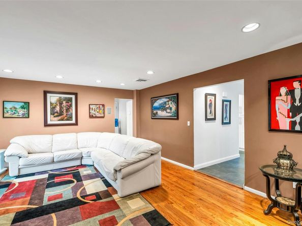 185 Harvard Drive, Plainview NY 11803