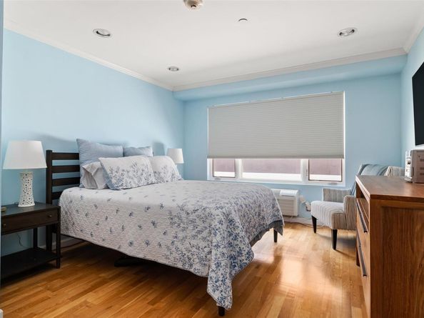 260 W Broadway 2G, Long Beach NY 11561