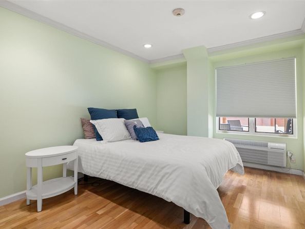 260 W Broadway 2G, Long Beach NY 11561