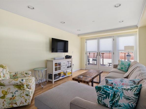 260 W Broadway 2G, Long Beach NY 11561
