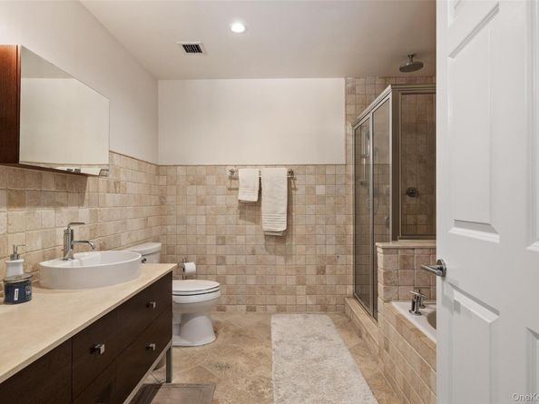 260 W Broadway 2G, Long Beach NY 11561