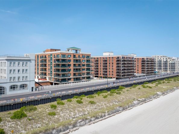 260 W Broadway 2G, Long Beach NY 11561