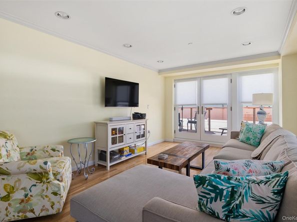 260 W Broadway 2G, Long Beach NY 11561