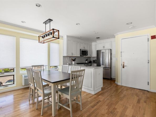 260 W Broadway 2G, Long Beach NY 11561