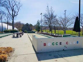 196-32 69th Ave 1st Fl, Fresh Meadows NY 11365