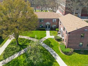 196-32 69th Ave 1st Fl, Fresh Meadows NY 11365