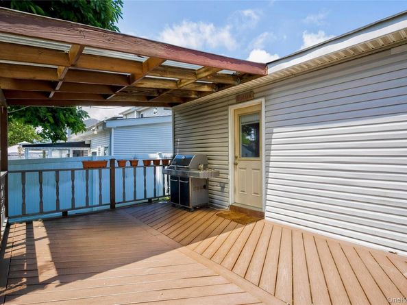 465 N Monroe Avenue, Lindenhurst NY 11757