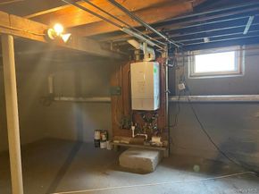465 N Monroe Avenue, Lindenhurst NY 11757