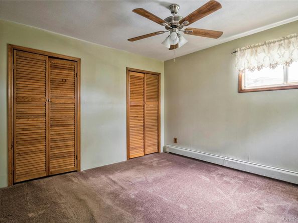 465 N Monroe Avenue, Lindenhurst NY 11757