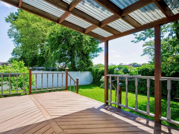 465 N Monroe Avenue, Lindenhurst NY 11757
