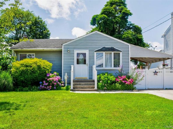 465 N Monroe Avenue, Lindenhurst NY 11757