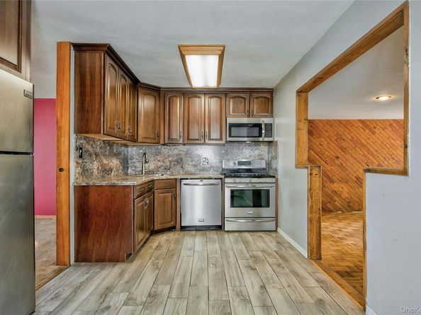 465 N Monroe Avenue, Lindenhurst NY 11757