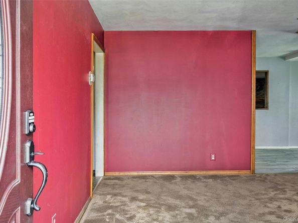 465 N Monroe Avenue, Lindenhurst NY 11757