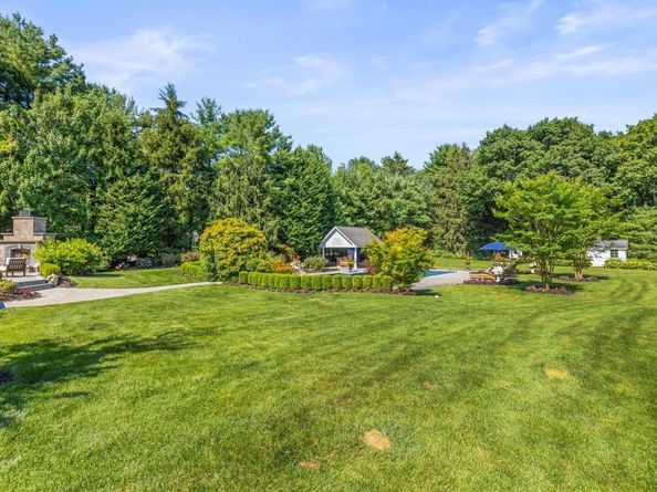 4 Country Meadow Court, Melville NY 11747