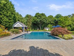 4 Country Meadow Court, Melville NY 11747