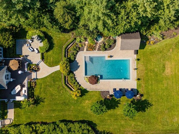 4 Country Meadow Court, Melville NY 11747