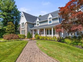 4 Country Meadow Court, Melville NY 11747