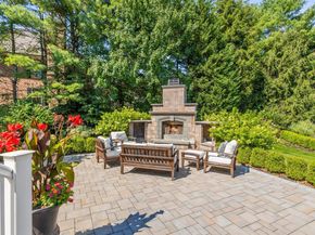 4 Country Meadow Court, Melville NY 11747
