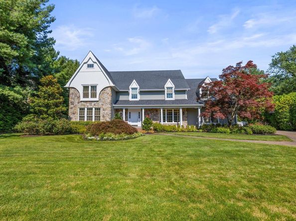4 Country Meadow Court, Melville NY 11747