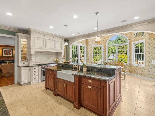 4 Country Meadow Court, Melville NY 11747