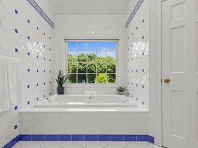 4 Country Meadow Court, Melville NY 11747