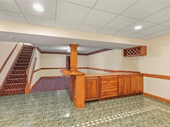 4 Country Meadow Court, Melville NY 11747