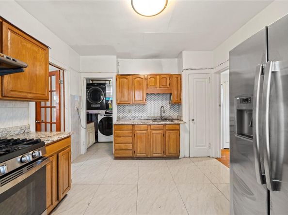 12141 6th Avenue, College Point NY 11356