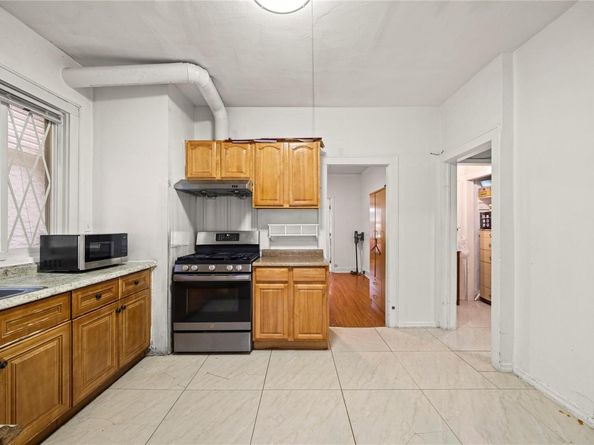 12141 6th Avenue, College Point NY 11356