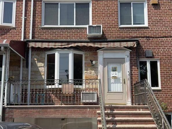 61-56 70th Street, Middle Village NY 11379