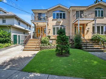 22-07 Parsons Boulevard