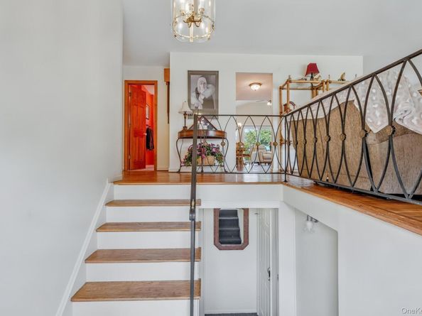 20 Peppermint Road, Commack NY 11725