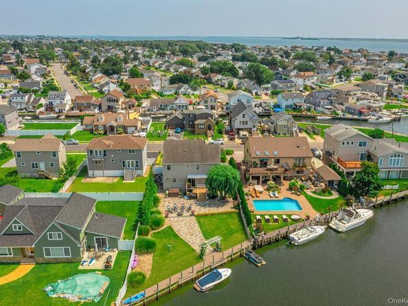 106 Surf Road, Lindenhurst NY 11757