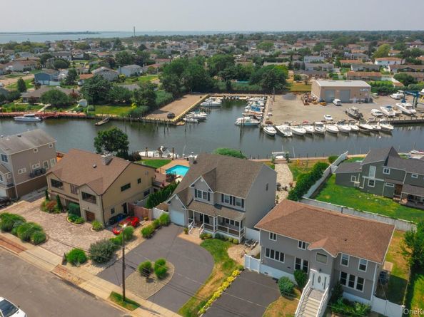 106 Surf Road, Lindenhurst NY 11757