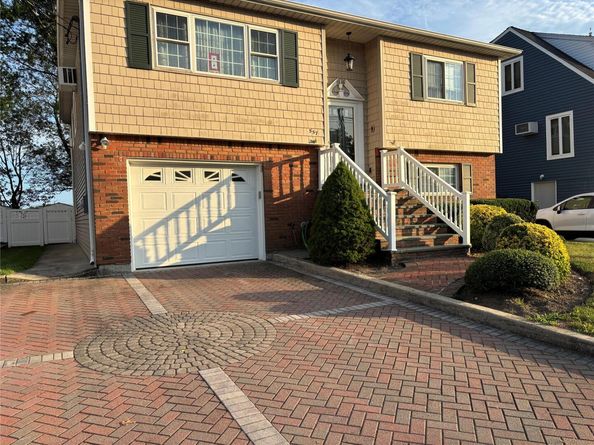 557 Southside Avenue, Freeport NY 11520