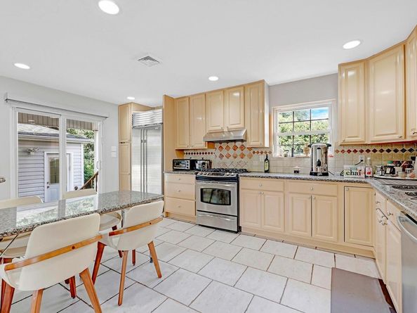 97 Burnham Avenue, Roslyn Heights NY 11577