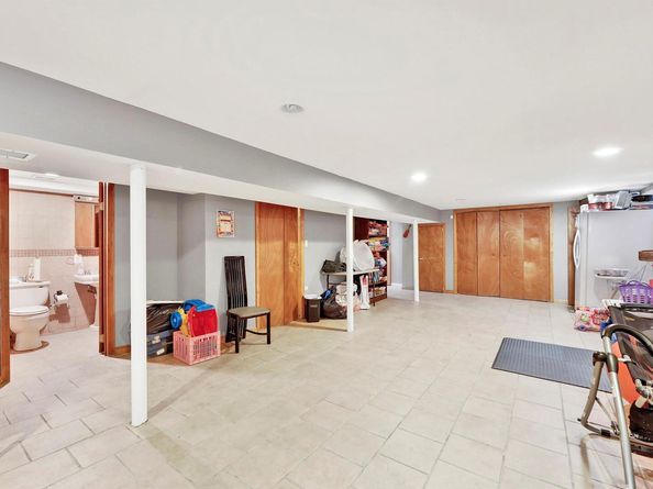 97 Burnham Avenue, Roslyn Heights NY 11577