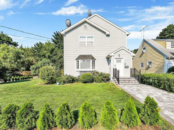 97 Burnham Avenue, Roslyn Heights NY 11577