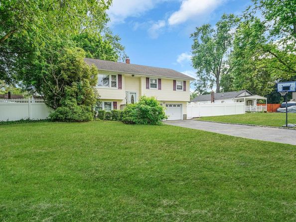 4 Margaret Drive, Nesconset NY 11767