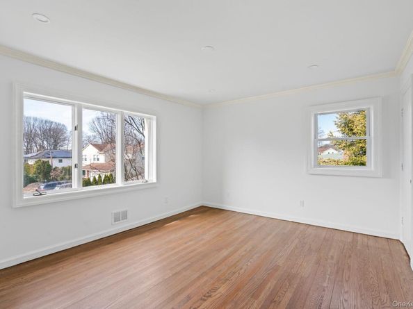 12 Foxhurst Court, Manhasset Hills NY 11040