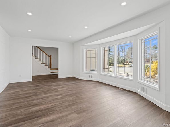 12 Foxhurst Court, Manhasset Hills NY 11040