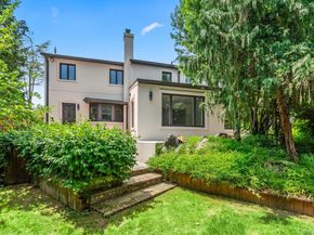 12 Foxhurst Court, Manhasset Hills NY 11040