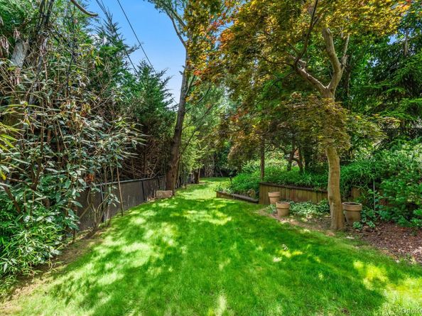 12 Foxhurst Court, Manhasset Hills NY 11040