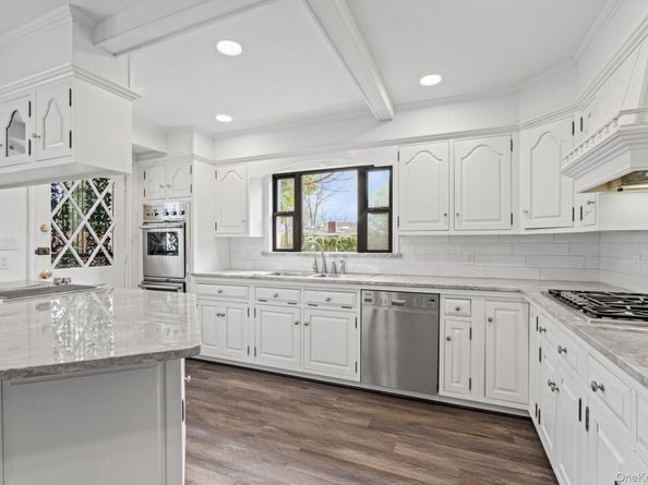 12 Foxhurst Court, Manhasset Hills NY 11040