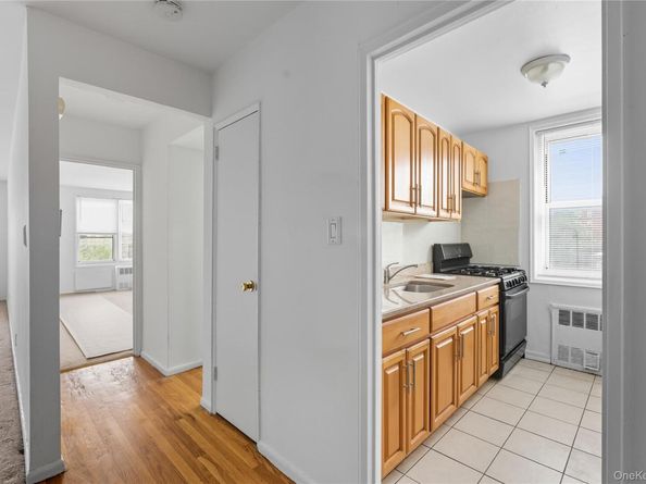 66-01 Burns 3V, Rego Park NY 11374