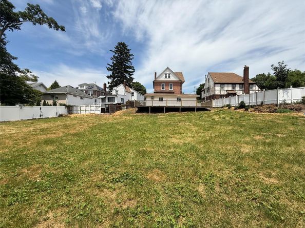 147-08/146-70 Bayside Avenue, Flushing NY 11354