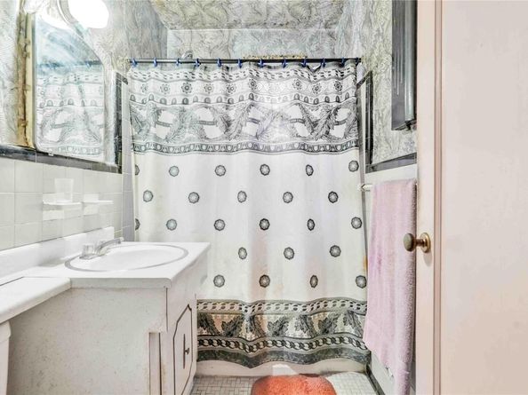 26-20 141st Street 2G, Flushing NY 11354