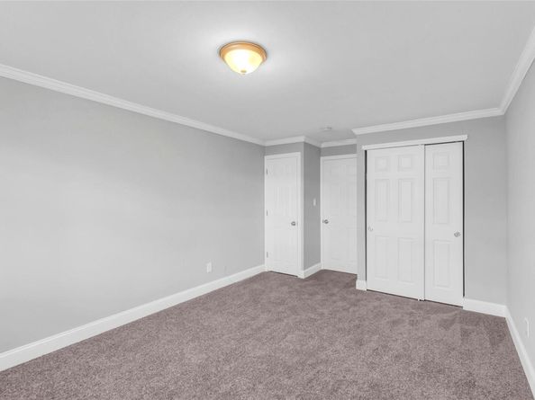 35 Newbrook 35, Bay Shore NY 11706