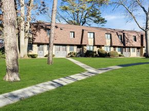 35 Newbrook 35, Bay Shore NY 11706