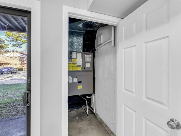35 Newbrook 35, Bay Shore NY 11706