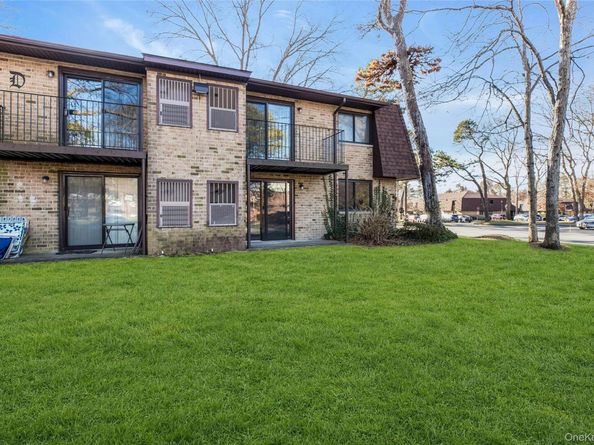 35 Newbrook 35, Bay Shore NY 11706